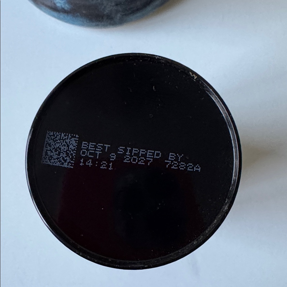 Ceramic Teapot with Frog and Leaf Design & 2 cans of The Republic of Tea - Picture 16 of 16